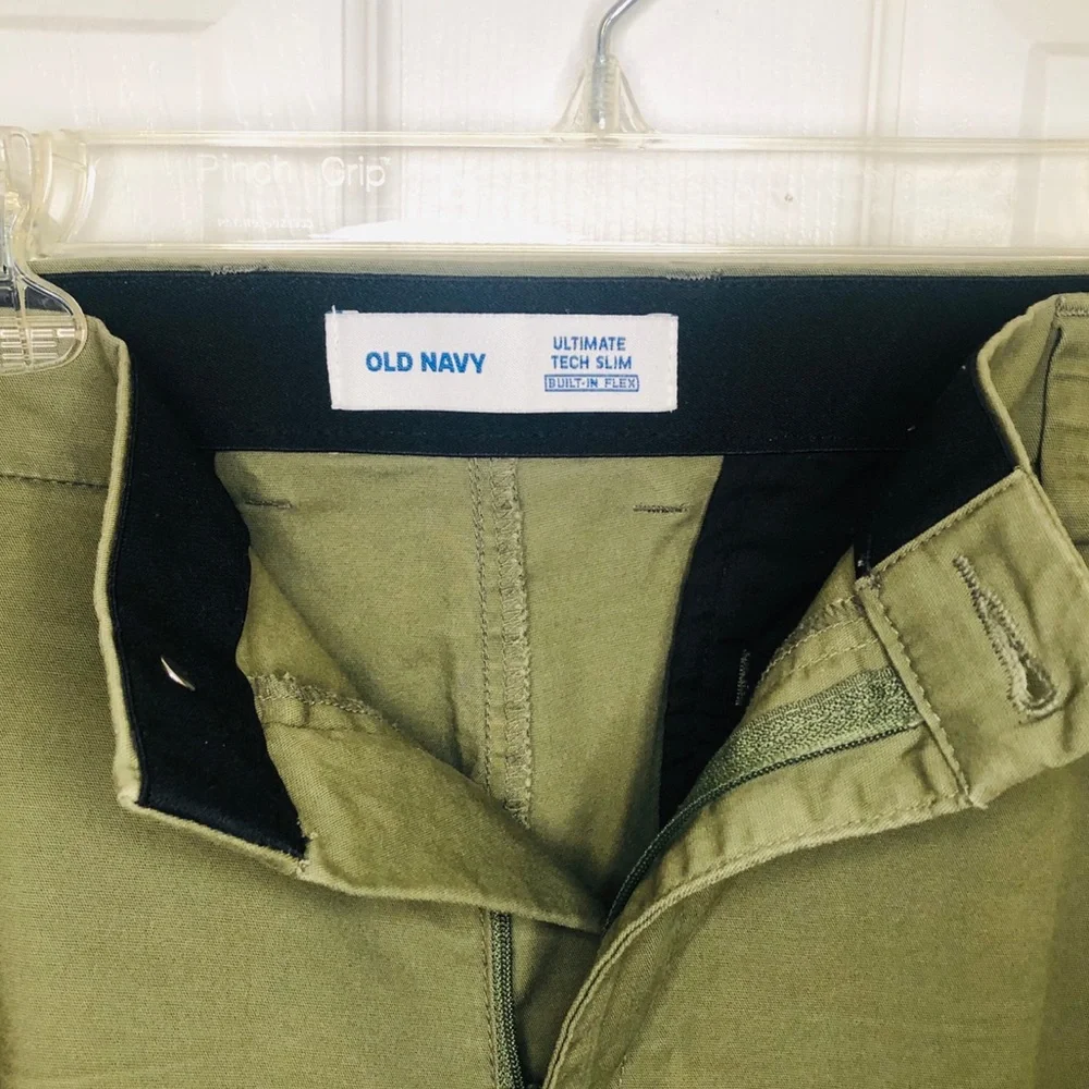 NWOT Old Navy Army Green Flat-Front Men’s Shorts